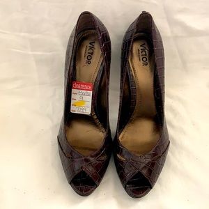 Faux Crocodile Skin, Brand new, comes with dust bag for shoes